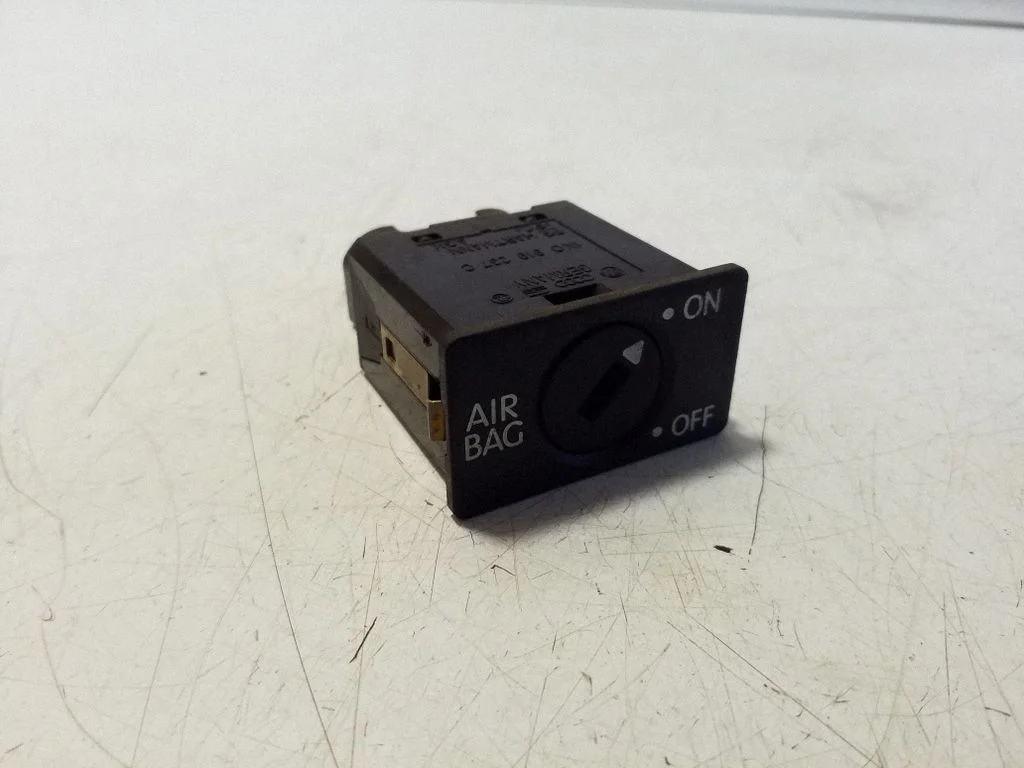 Passenger airbag on/off switch – Audi A6 Allroad C6 (2006-2011)