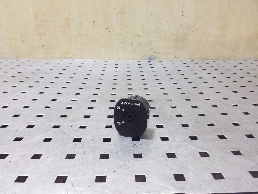 Passenger airbag on/off switch – Land Rover Freelander 2 - LR2 (2007-2016)