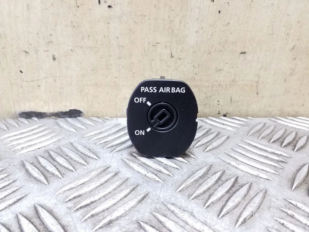 Passenger airbag on/off switch – Land Rover Range Rover Sport L320 (2005-2013)