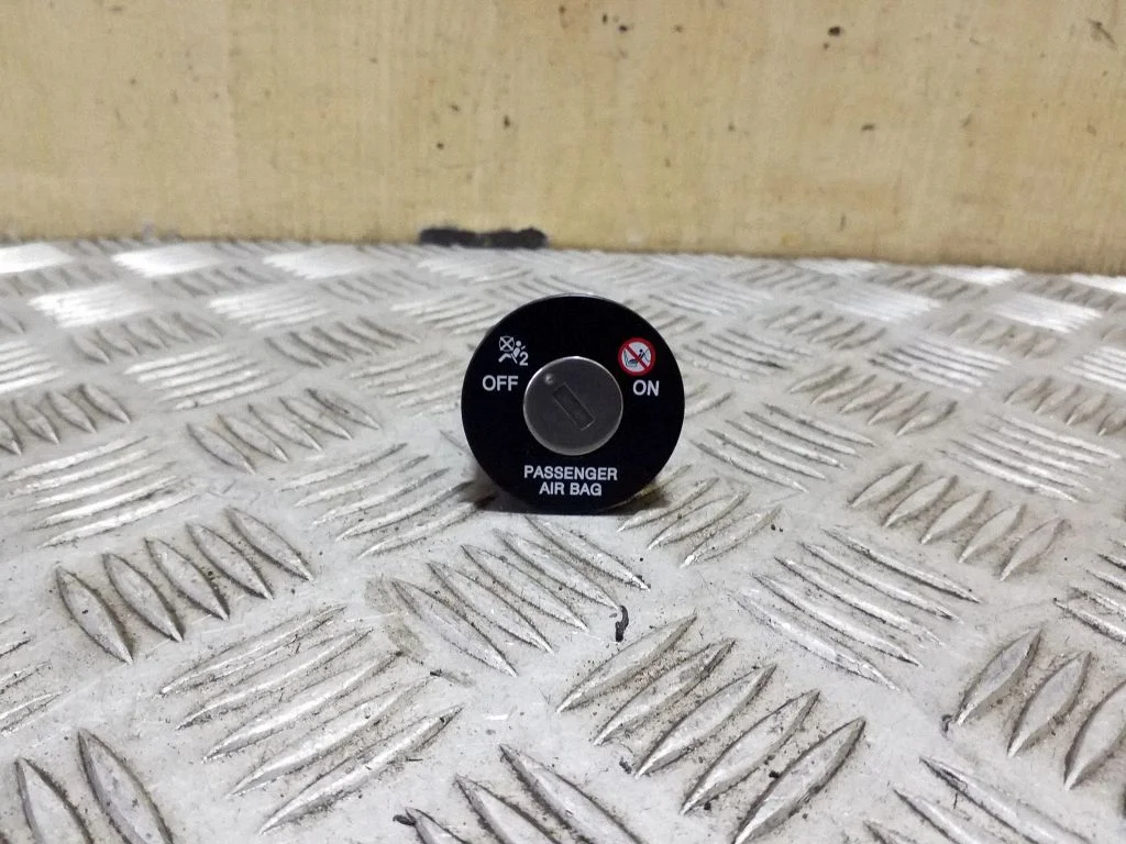 Passenger airbag on/off switch