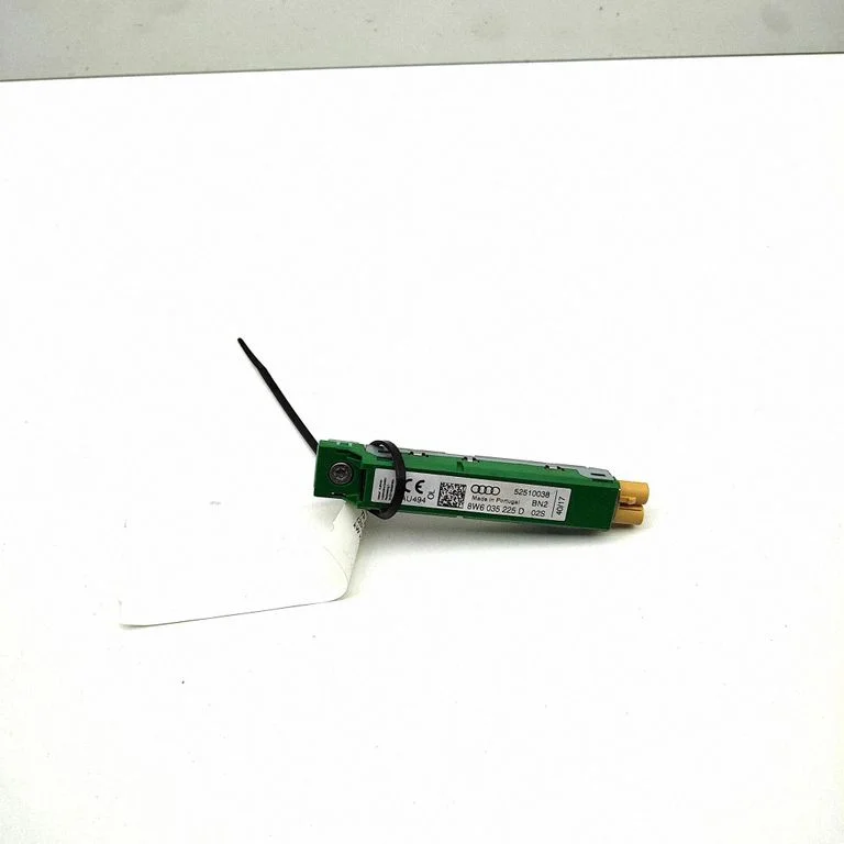 Antenni võimendi 8W6035225D