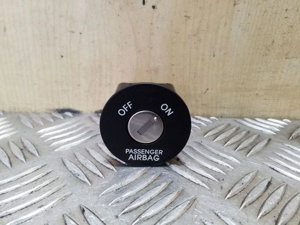 Passenger airbag on/off switch