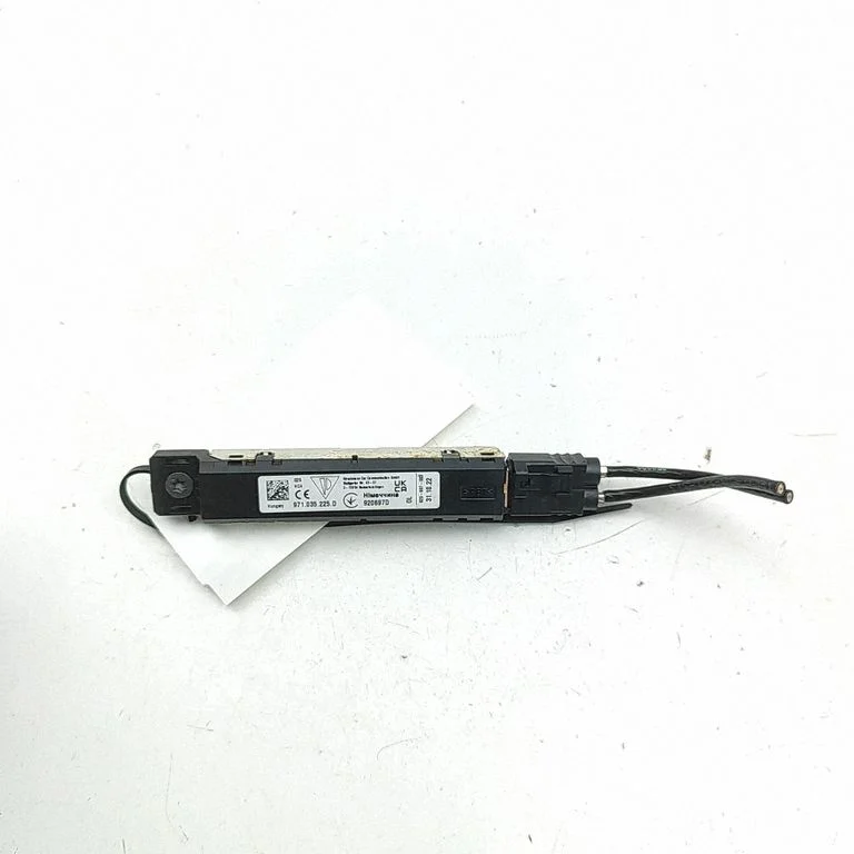 Antenas pastiprinātājs – Porsche Taycan 9J1 (2019-)
