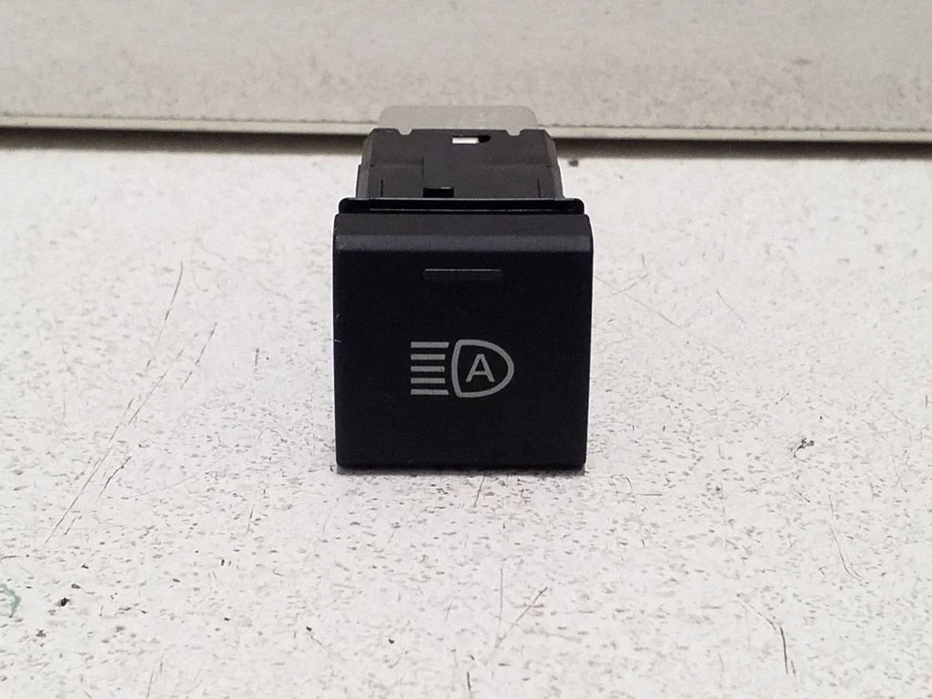 Citi slēdži/rokturi/pārslēdži G582