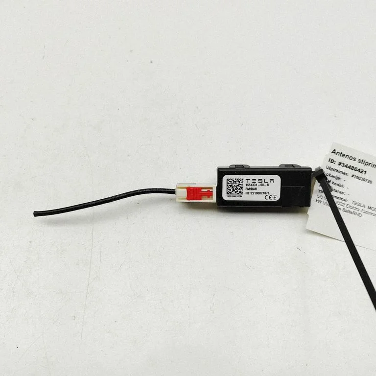 Aerial antenna amplifier – Tesla Model Y (2020-)