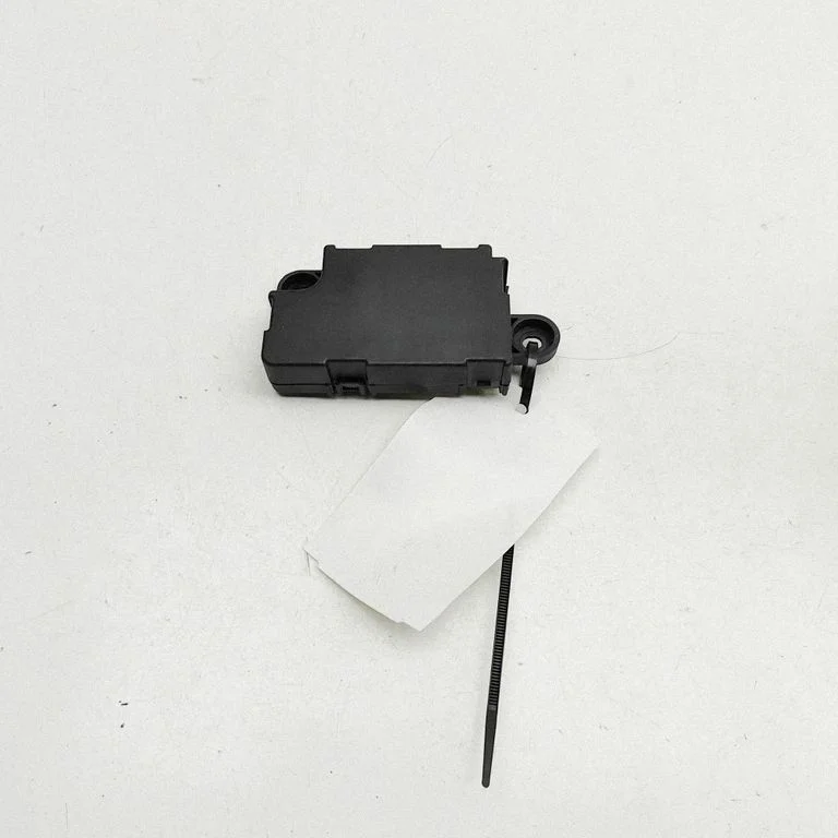 Aerial antenna amplifier – Tesla Model S (2012-)