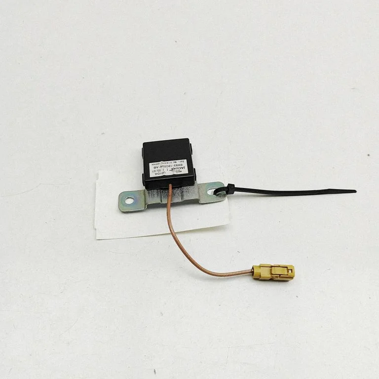 Antenas pastiprinātājs 6W8319C024AB