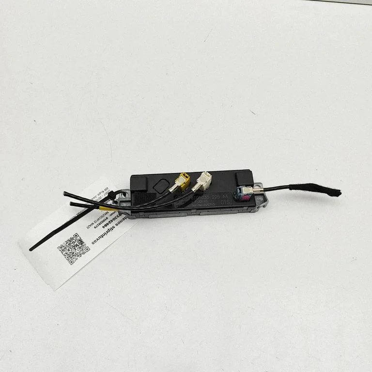Antenas pastiprinātājs 8T0035225AA