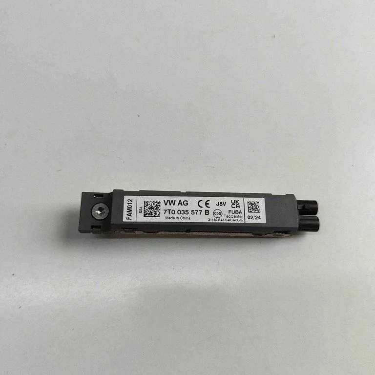 Antenas pastiprinātājs 7T0035577B