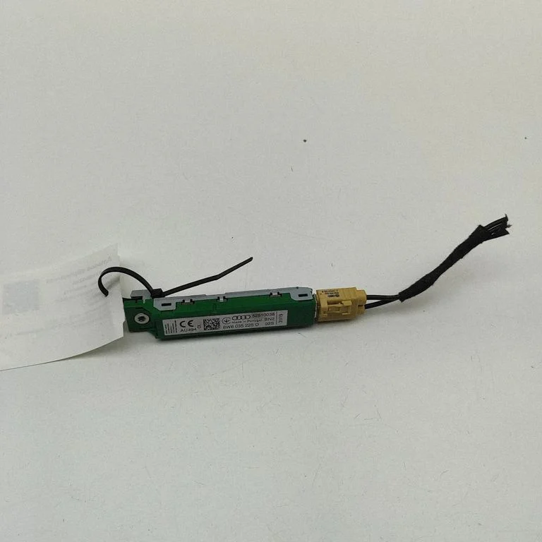 Antenas pastiprinātājs 8W6035225D