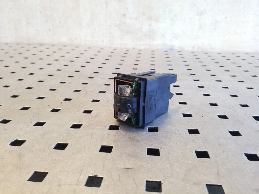Seat heating switch 8E0963563