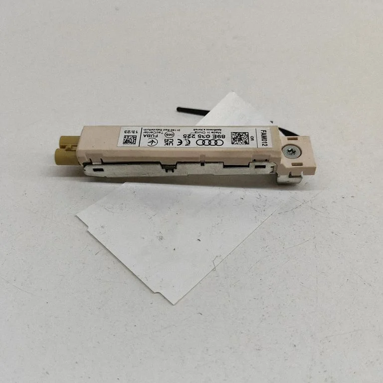 Antenas pastiprinātājs 89E035225
