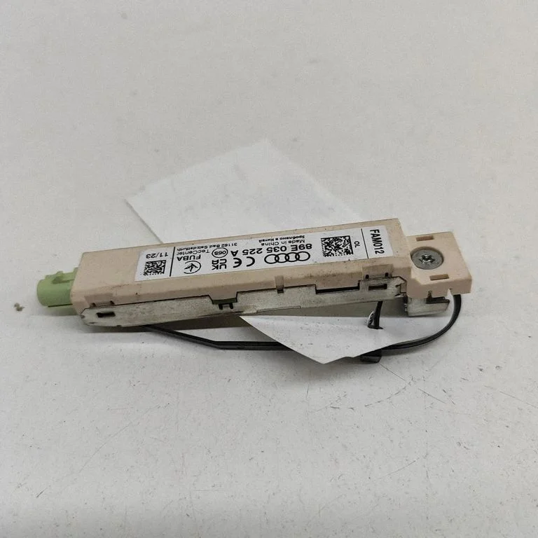Antenas pastiprinātājs 89E035225A