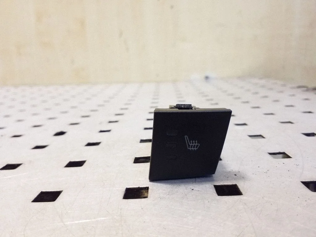 Seat heating switch – Opel Antara (2006-2016)