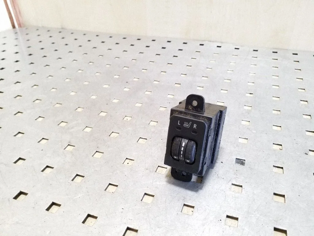 Seat heating switch – Subaru Legacy (2007-2009)