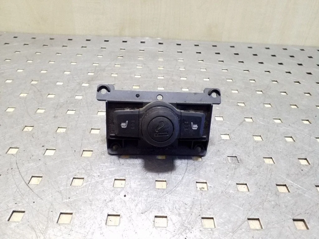 Seat heating switch – Opel Antara (2006-2016)