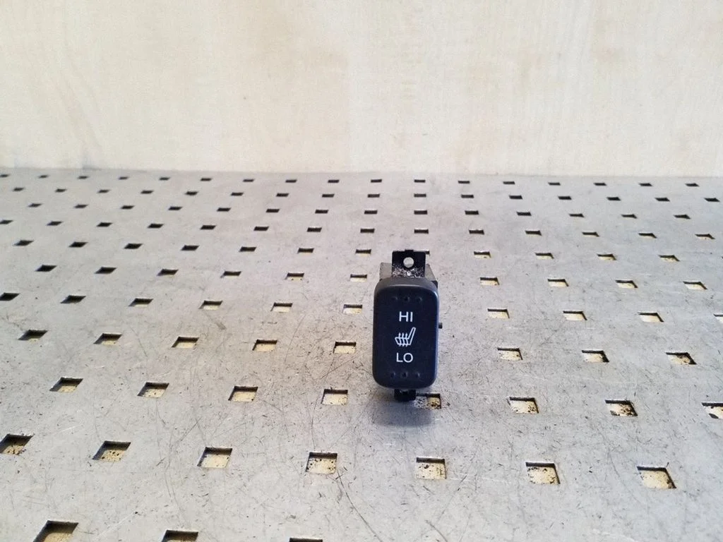 Seat heating switch – Honda CR-V (2007-2012)