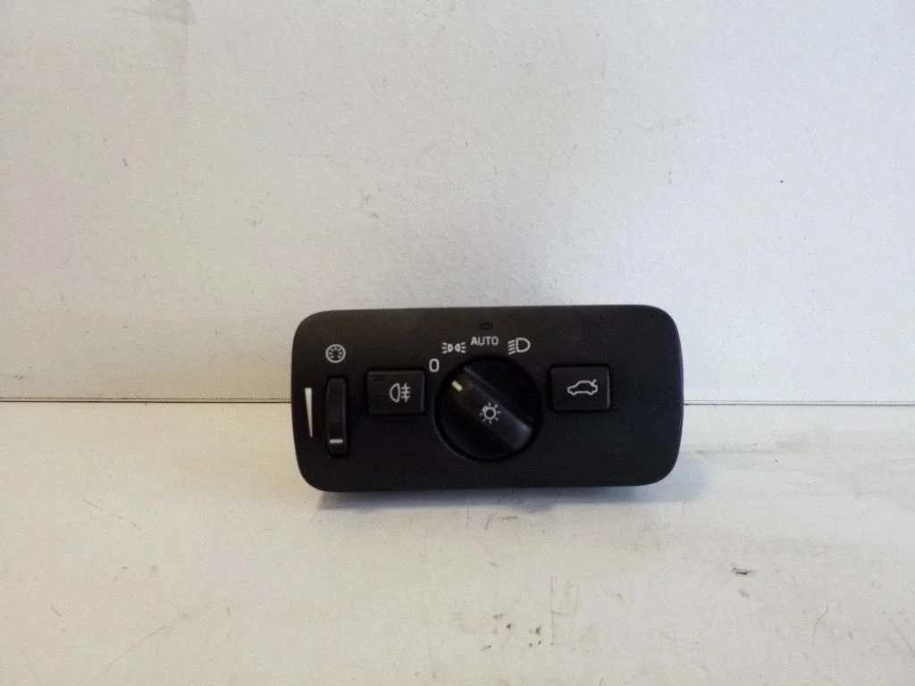 Light switch 30739424