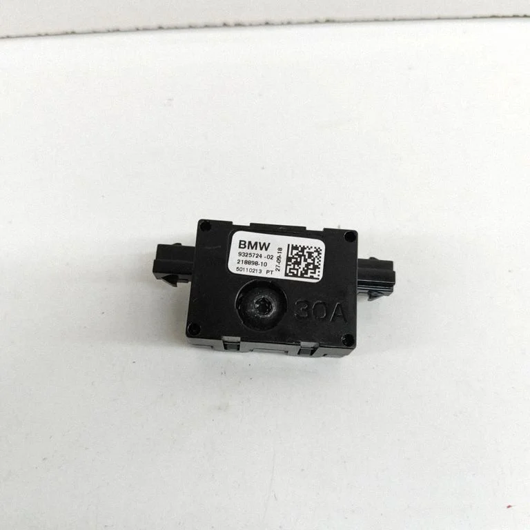Aerial antenna amplifier – BMW 5 Series G30 G31 G38 (2016-)