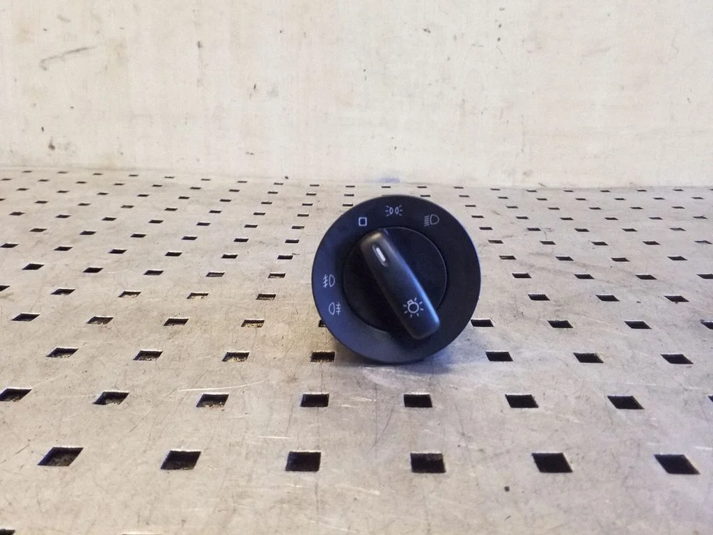Light switch 5L0941431G