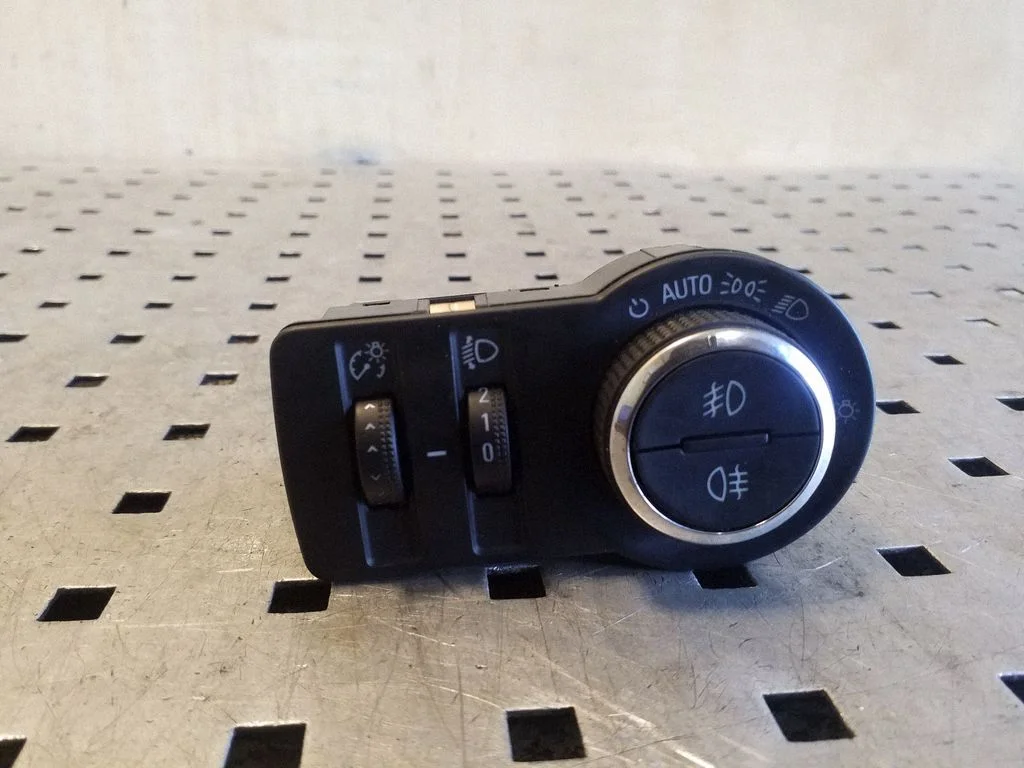 Light switch – Chevrolet Orlando (2011-)