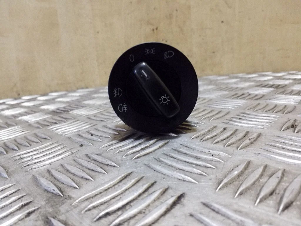 Light switch – Volkswagen Tiguan (2007-2016)