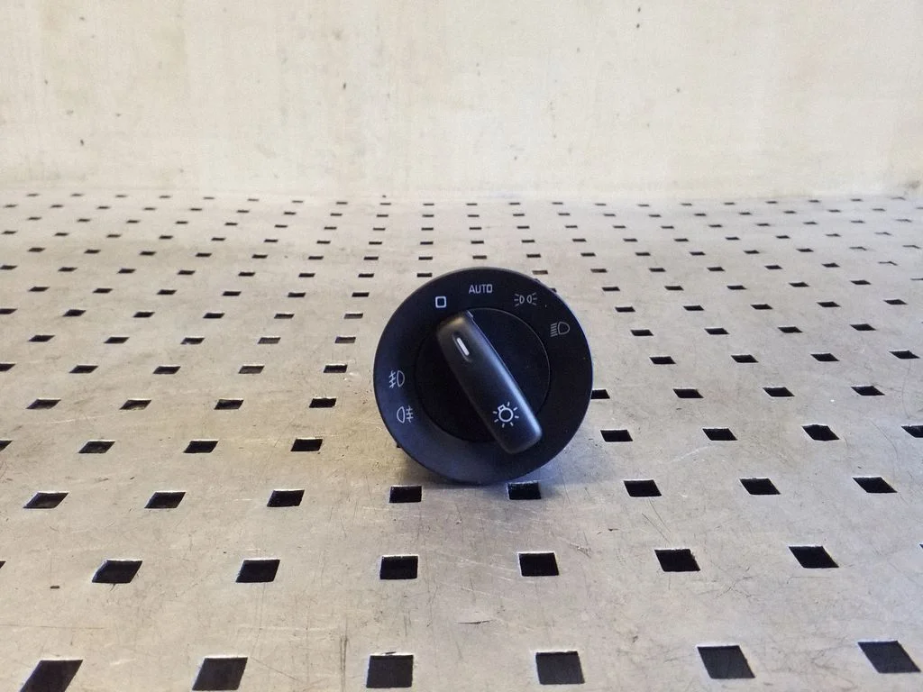 Light switch 5L0941431E