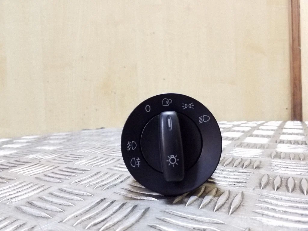 Light switch 1K0941431N