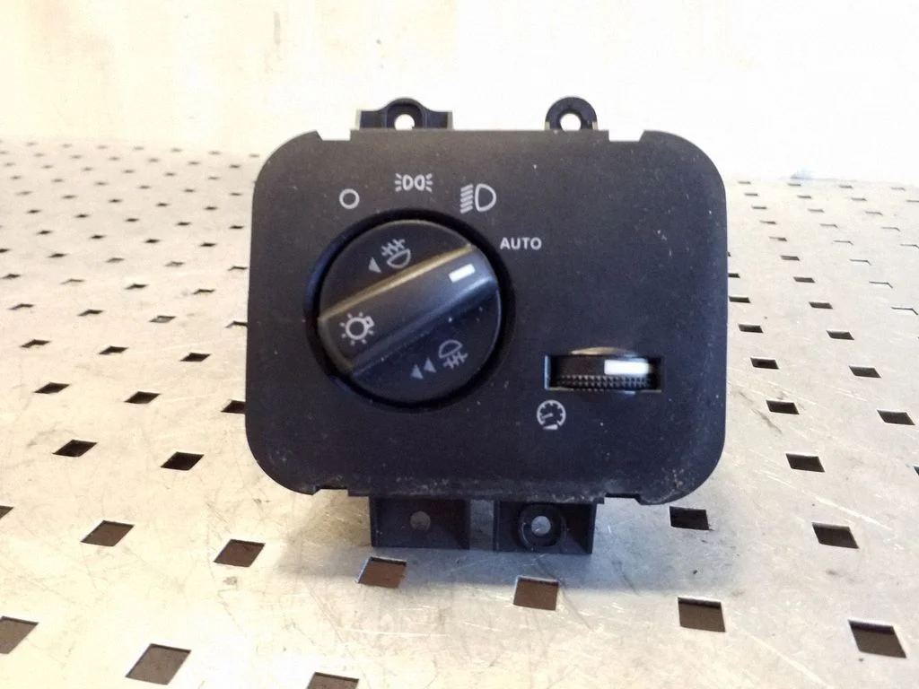 Light switch – Land Rover Range Rover Sport L320 (2005-2013)