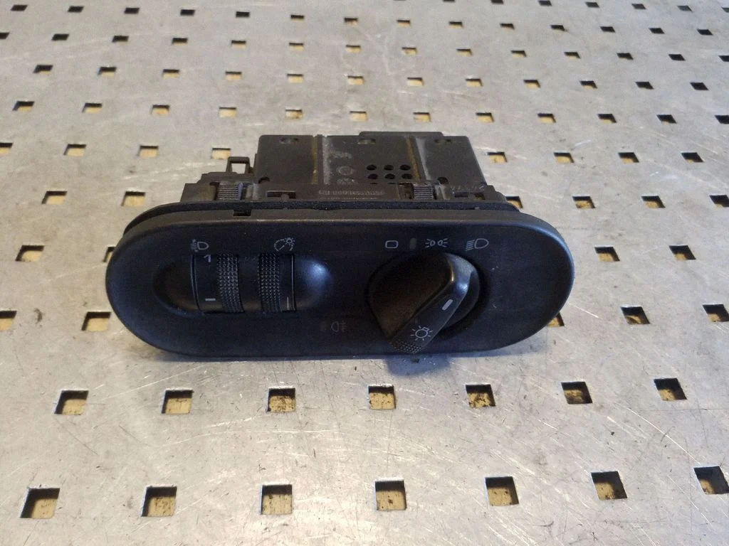 Light switch 98504051618
