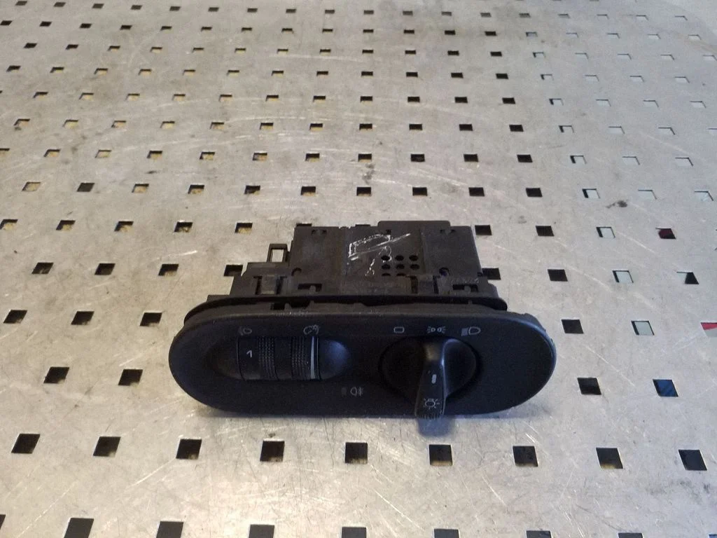 Light switch 98504051618
