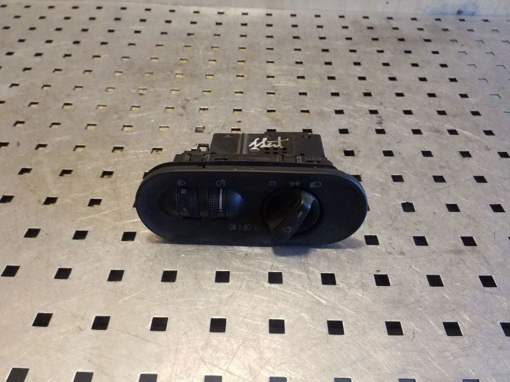 Light switch 98504051668