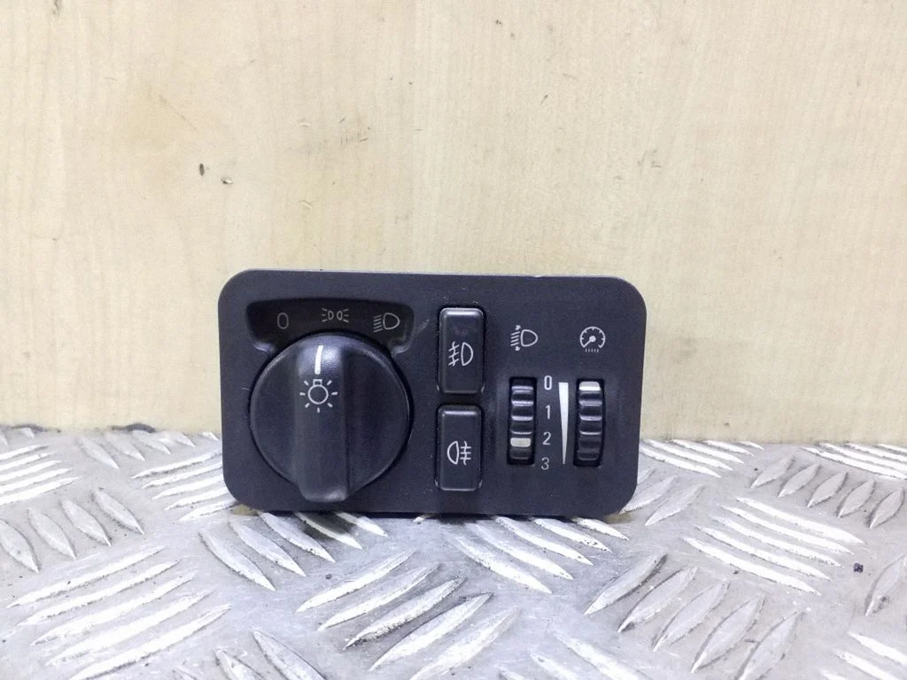 Light switch 8971779590