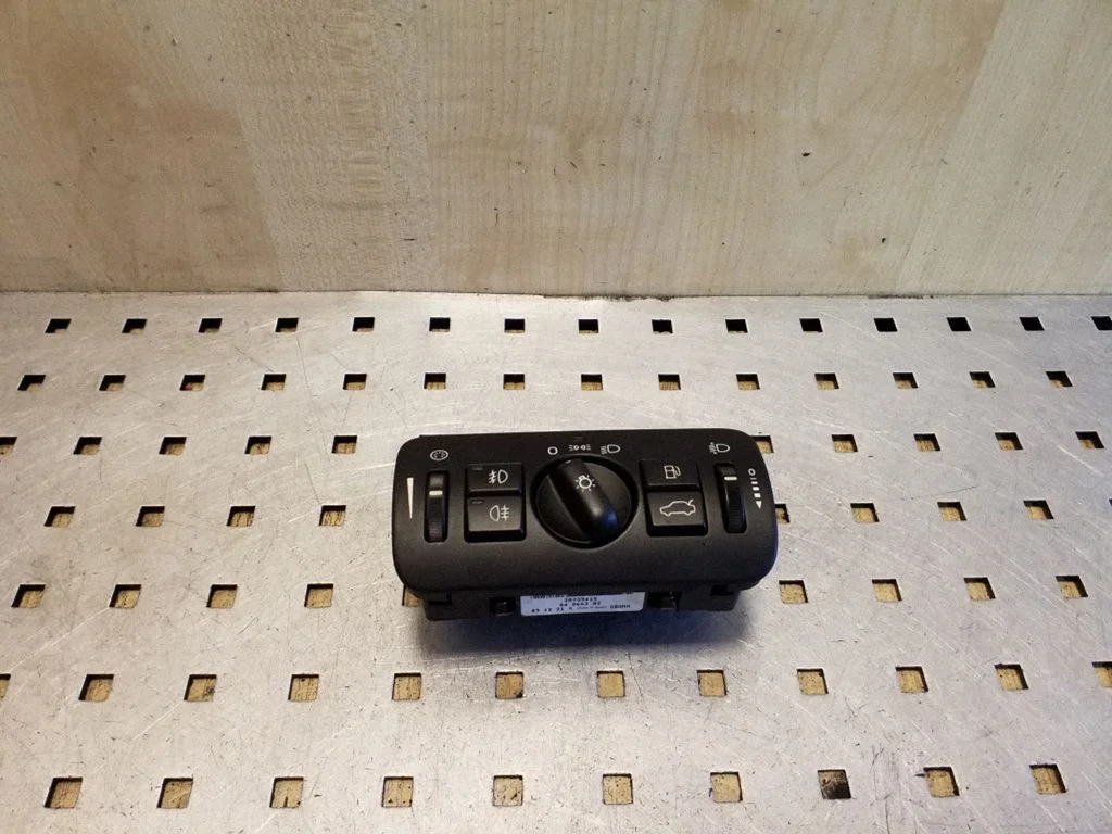 Light switch 30739415