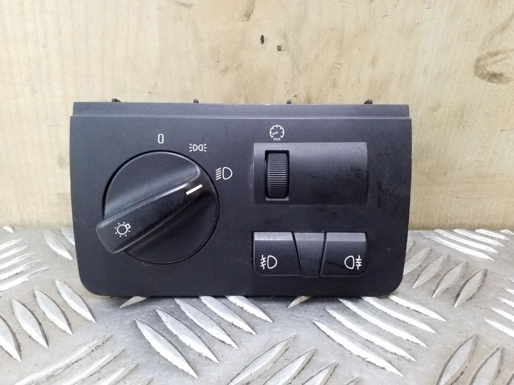 Light switch 8380255