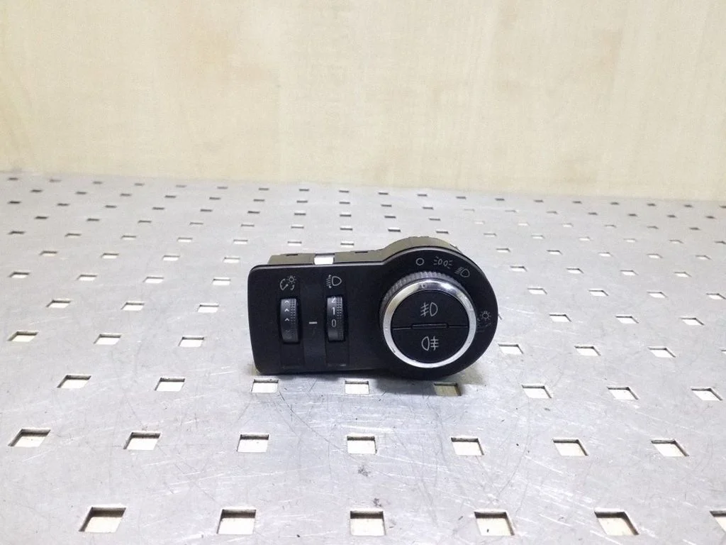 Light switch 13268695