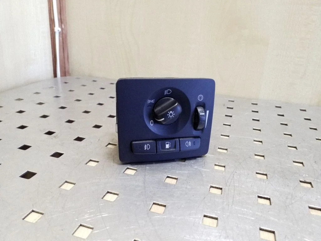 Light switch 30739299