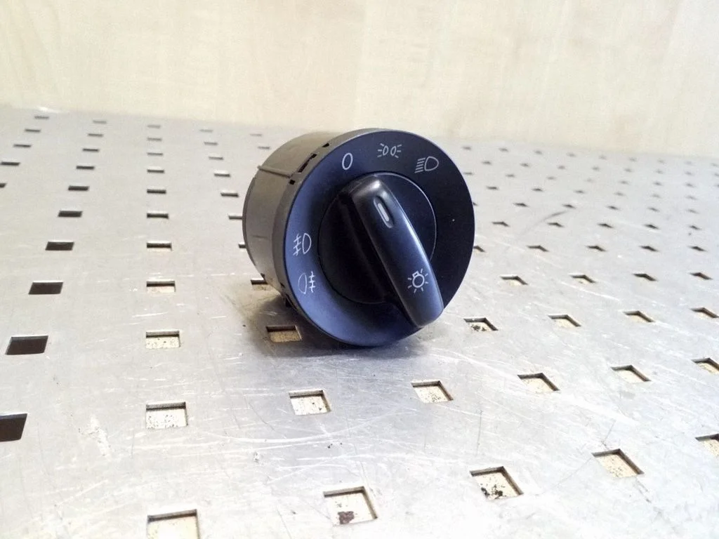 Light switch – Volkswagen Caddy (2004-2010)