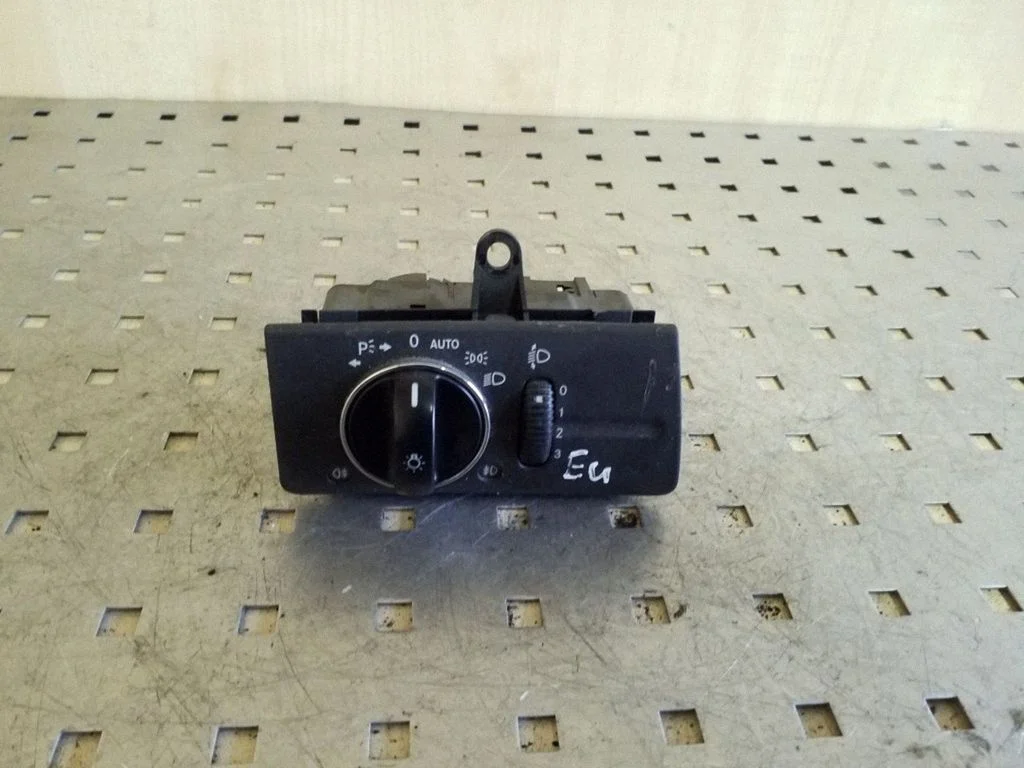Light switch 2115450304