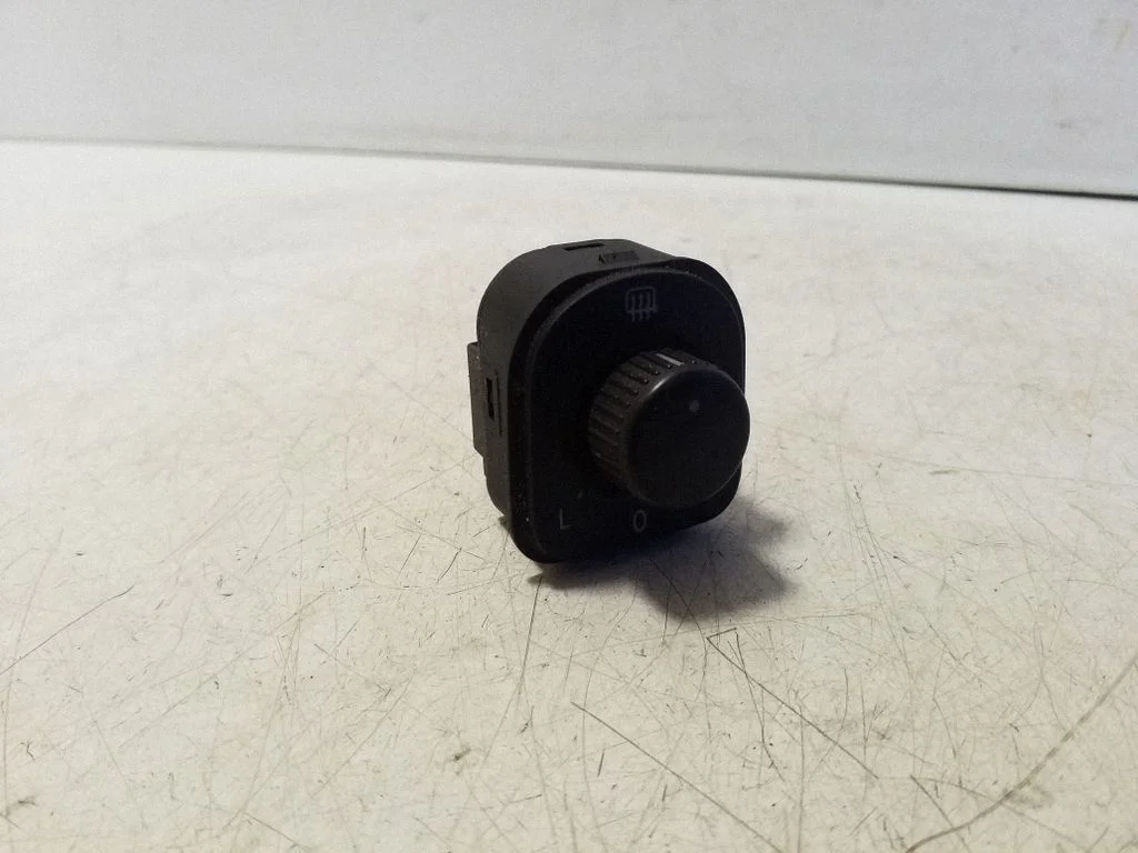 Wing mirror switch – Volkswagen Golf Plus (2005-2013)