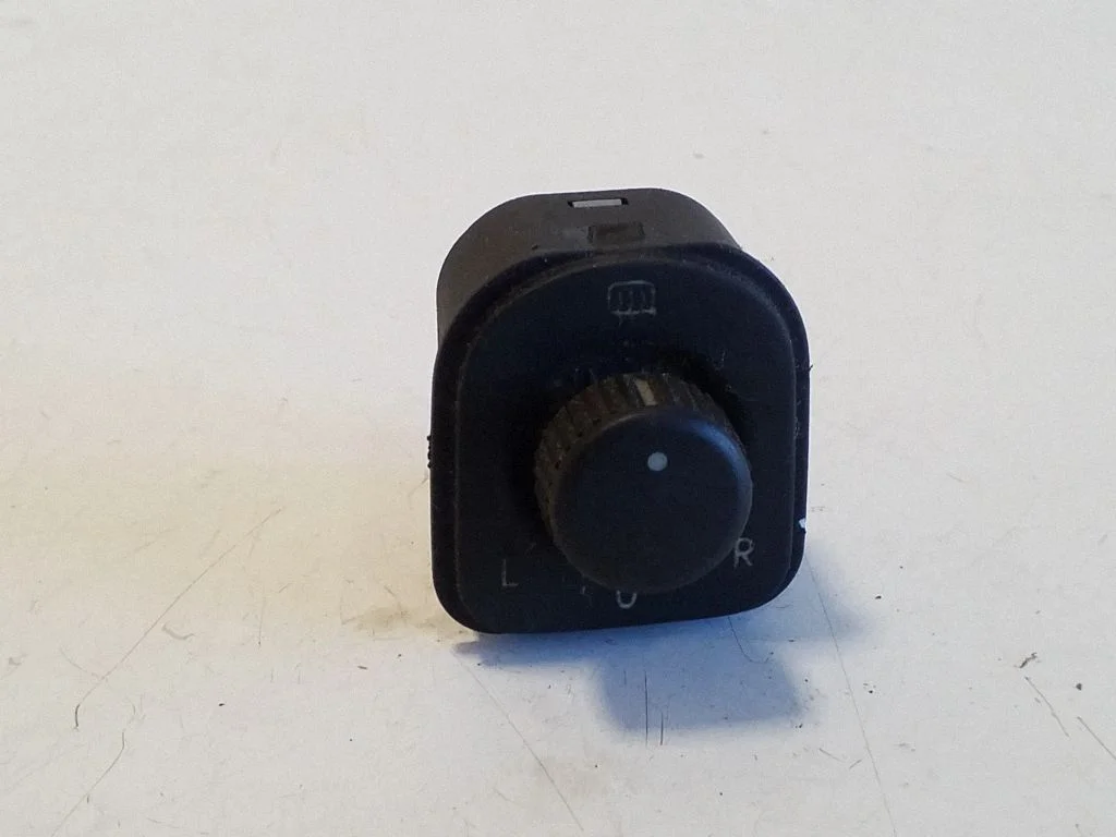 Wing mirror switch – Volkswagen Passat B6 (2005-2010)