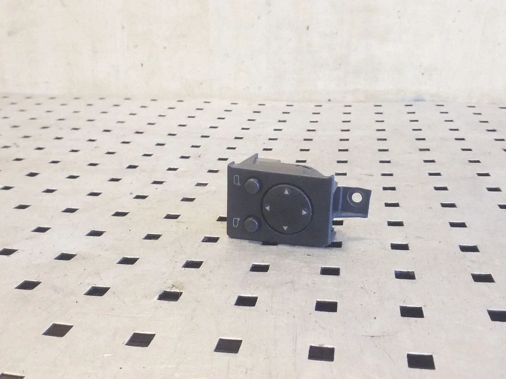 Wing mirror switch 4A0959565
