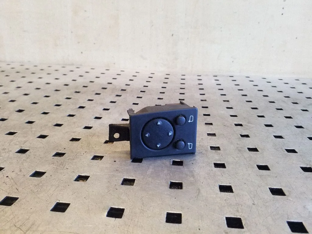 Wing mirror switch 4A0959565