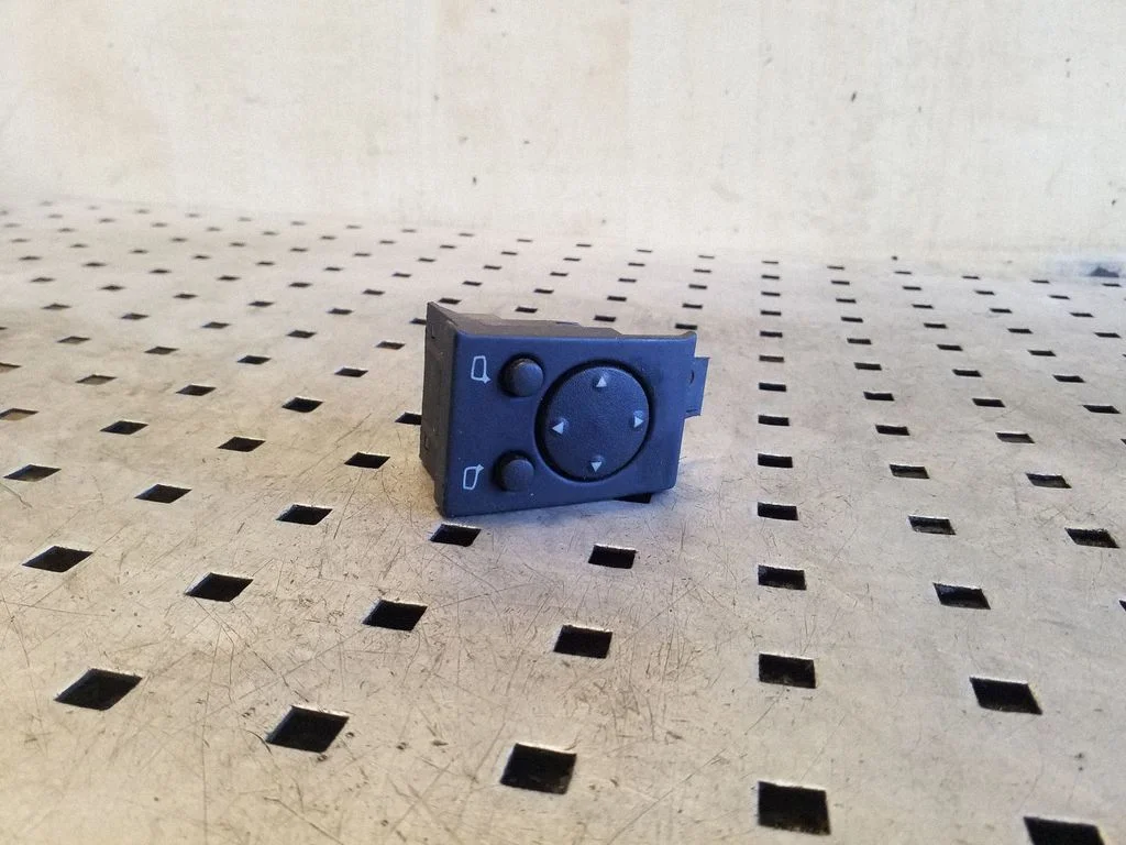 Wing mirror switch 4A0959565