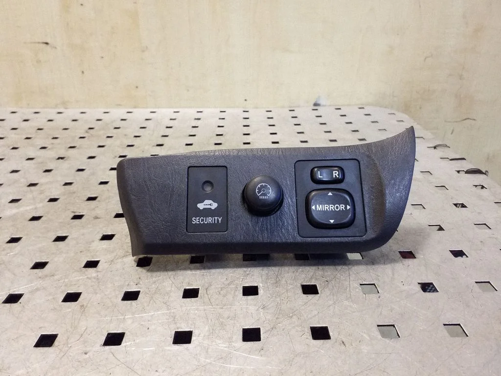 Wing mirror switch – Toyota RAV 4 (XA20) (2000-2005)