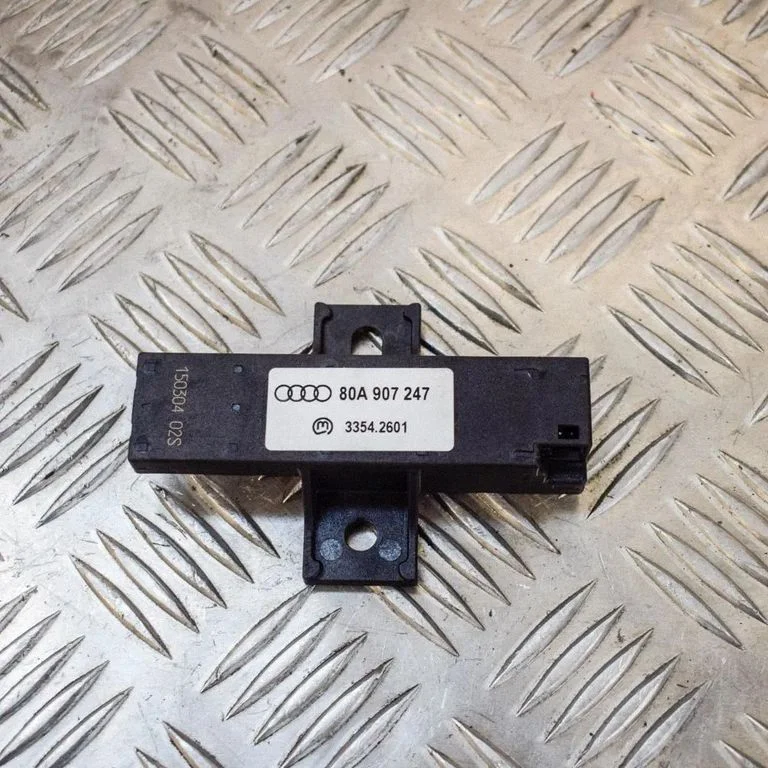 Antenas pastiprinātājs 80A907247