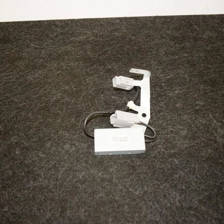 Aerial antenna amplifier – Toyota Prius (XW50) (2015-2023)