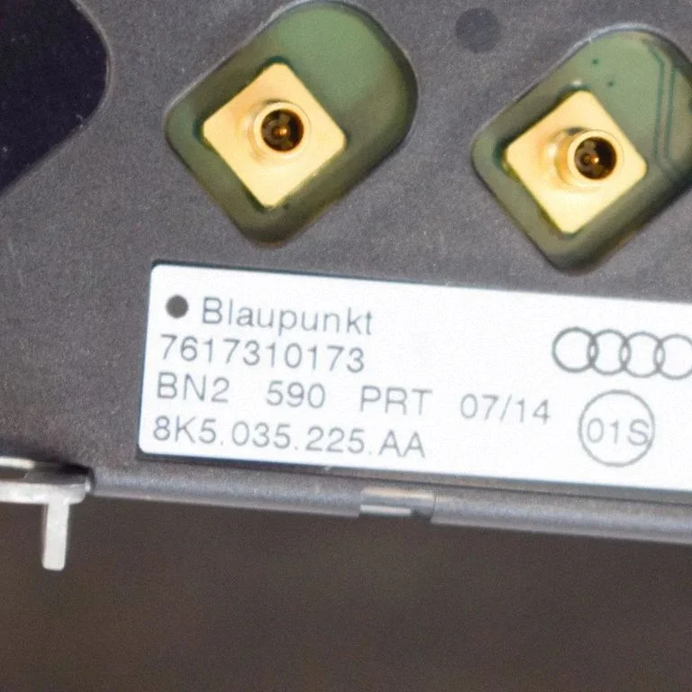 Aerial antenna amplifier – Audi A4 Allroad B8 (2008-2016)