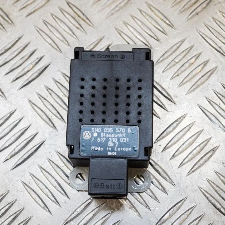 Antenas pastiprinātājs 5M0035570B