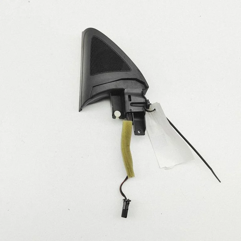Skaļrunis (-ņi) priekšējās durvīs 3C8837985B